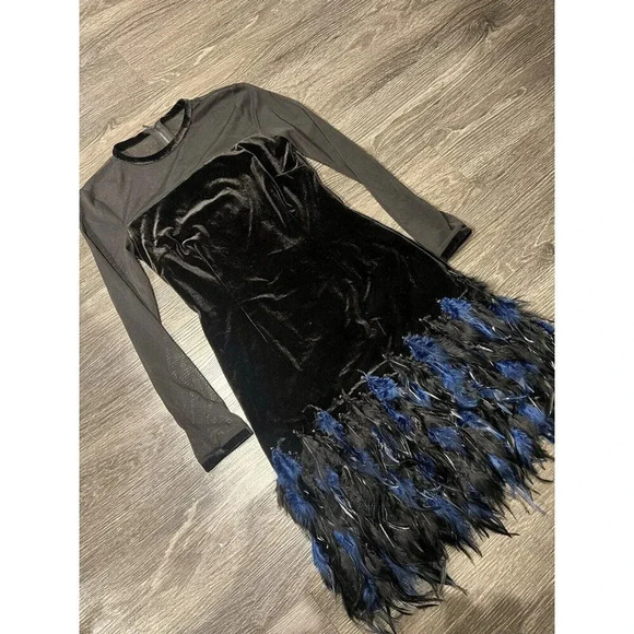 Tahari Women's Swanky Velvet Feather Party Dress Size 4 - Picture 1 of 9